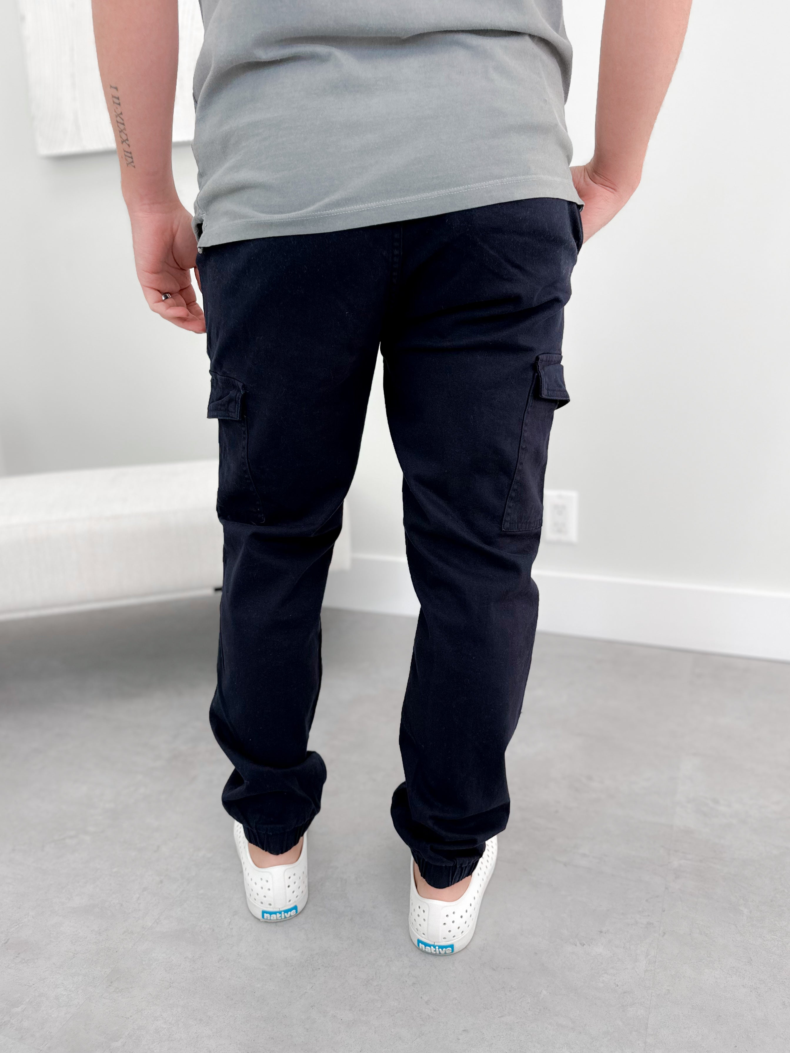 Jameson Jogger Pants in Navy - L/O Size Small