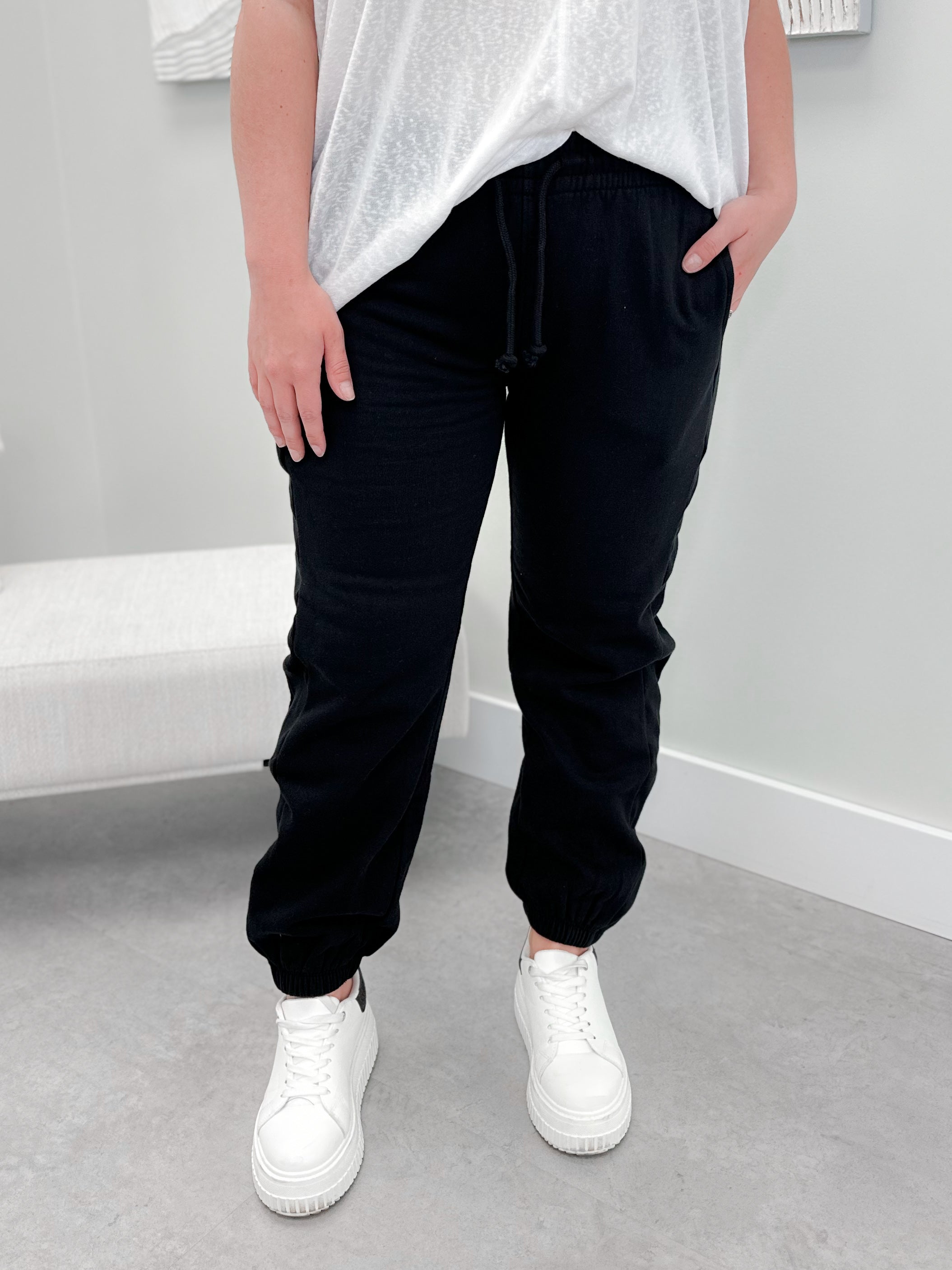 Jayla Joggers in Black