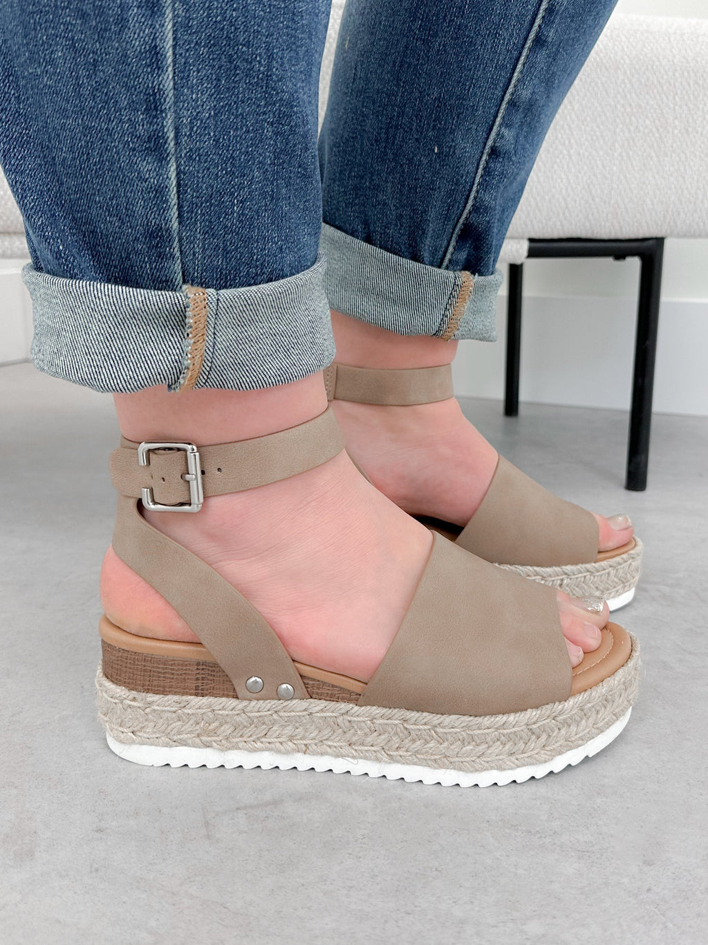 Runway Platform Sandals in Dark Natural