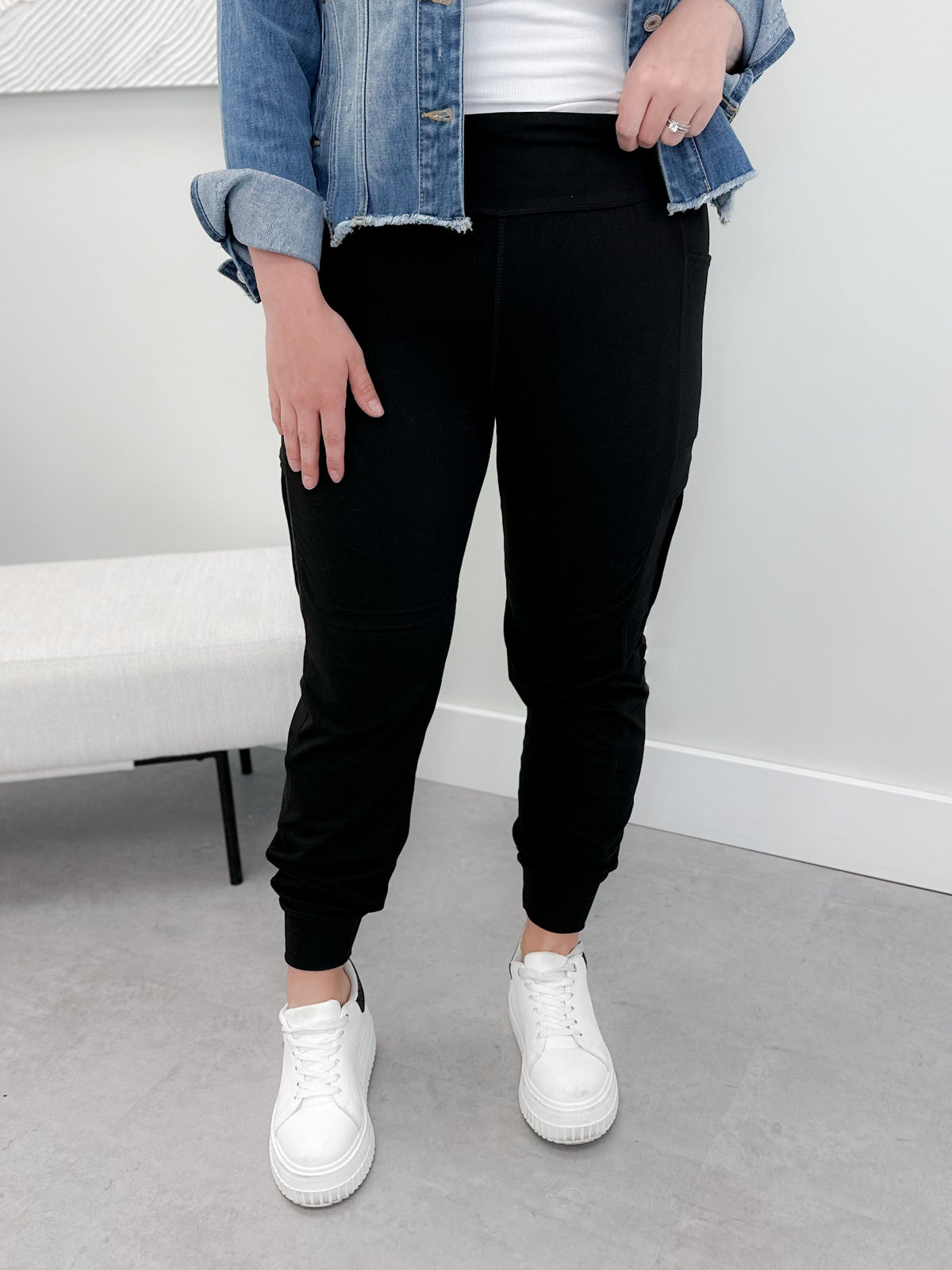 High Rise Pocket Jogger in Black