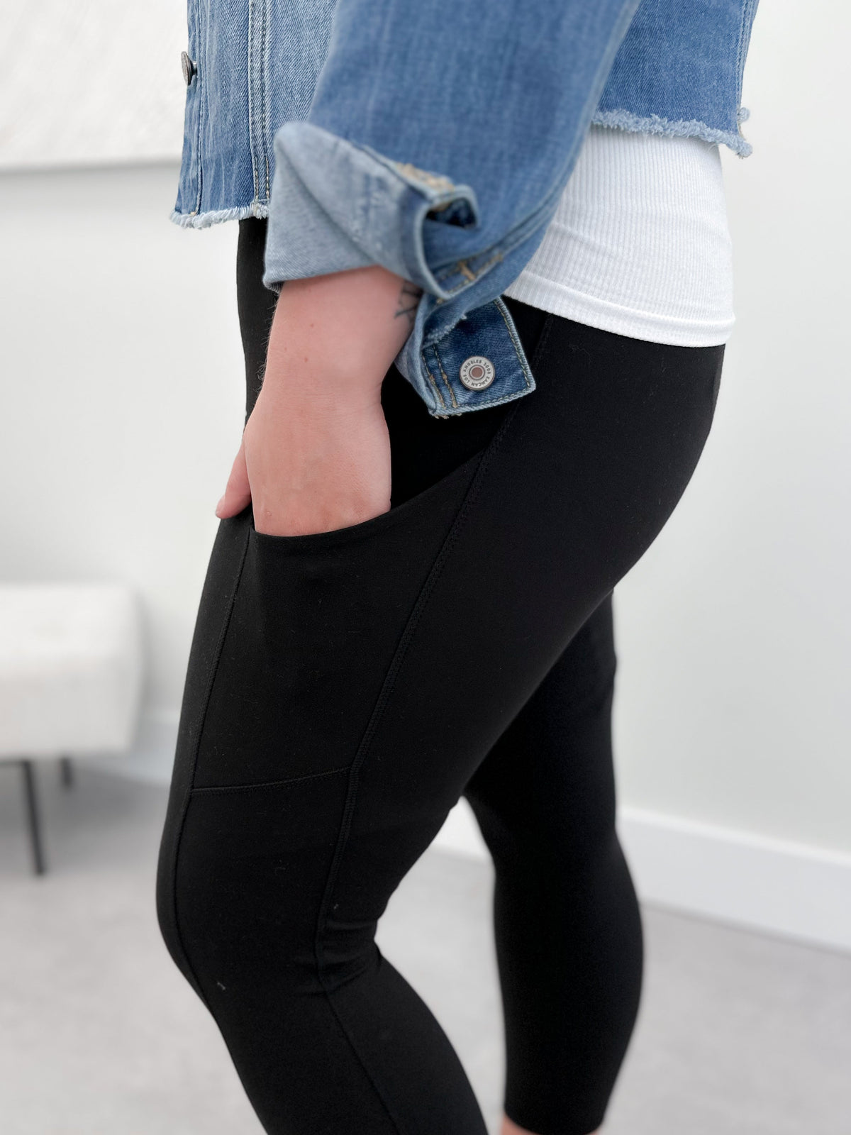 Pocket Capri Everyday High Rise Legging in Black