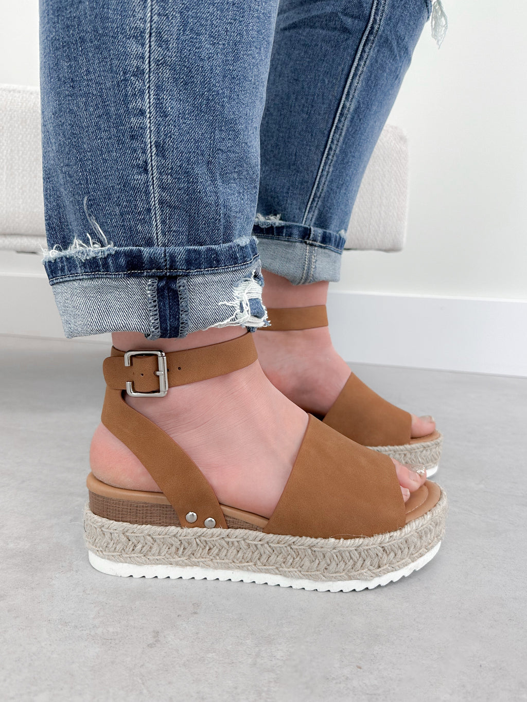 Runway Platform Sandals in Dark Tan