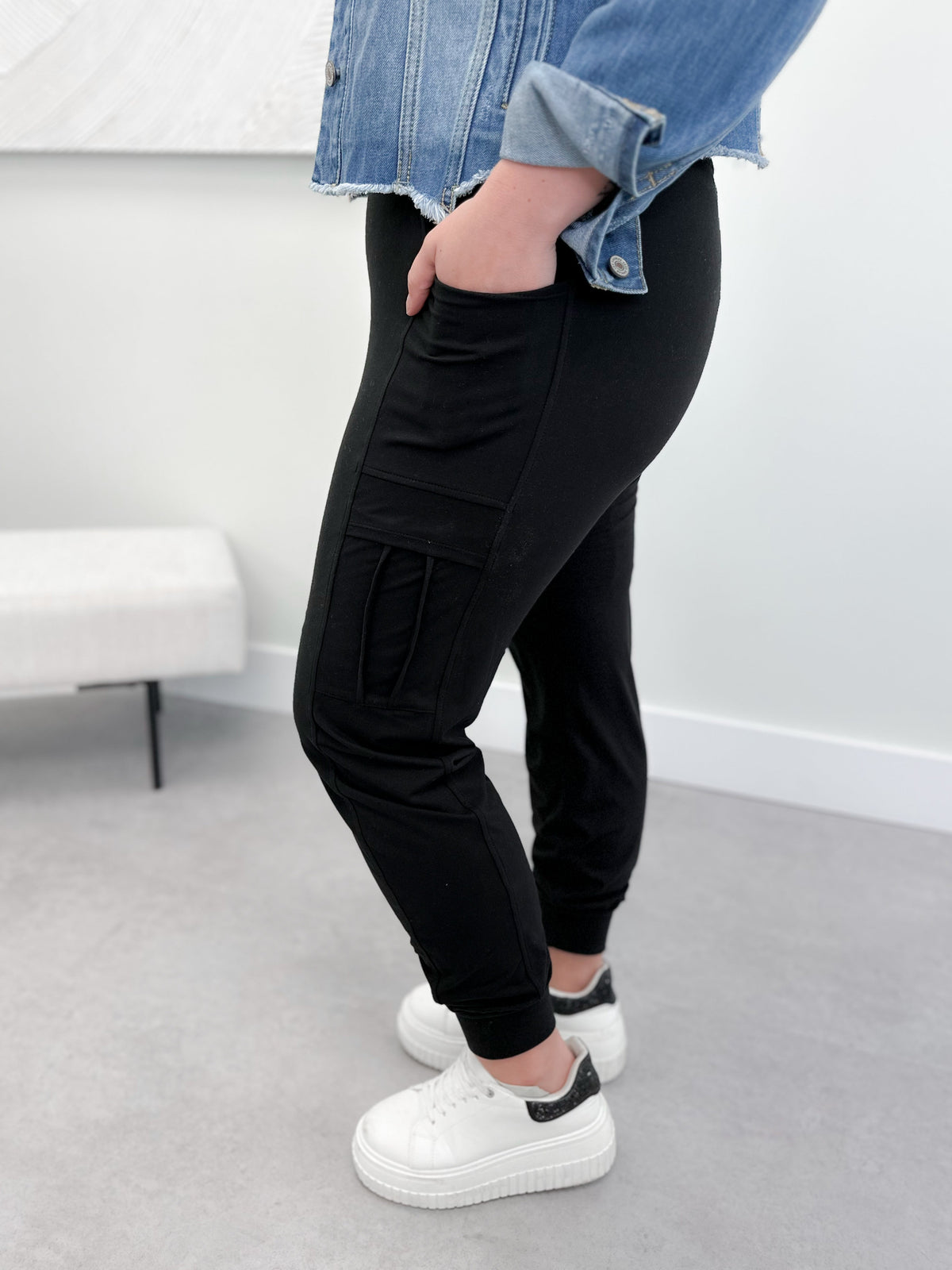 High Rise Pocket Jogger in Black