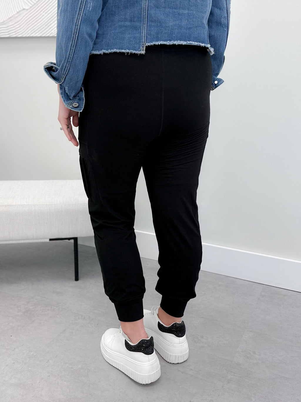 High Rise Pocket Jogger in Black