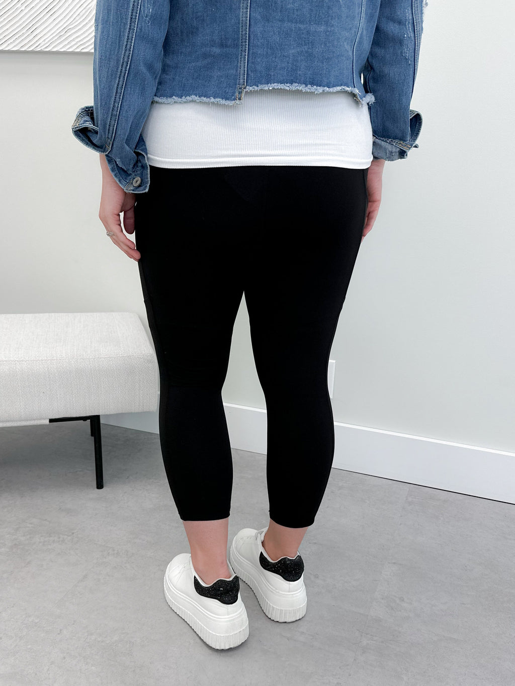 Pocket Capri Everyday High Rise Legging in Black